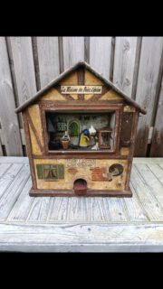 sorry NOT FOR SALE ! 
1920,s heksenhuis (Hans en Grietje) verrassings eieren automaat.
Extreem zeldzaam in deze Franstalige uitvoering.
Waarschijnlijk Richard Reigerts .
#hexenhaus #hexenhäuschen #hexenhäus #oudeautomaat #muurautomaat #vendingmachine #warenautomat #distributeurautomatique #antiekeautomaat #oudeautomaat