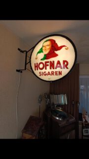 1956 Hofnar sigaren lichtreclame Nederland Valkenswaard.
❌NOT FOR SALE - NIET TE KOOP
#hofnarsigaren #hofnarreclame #oudegevelreclame #tabaksreclame  #hofnarvalkenswaard