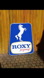 GERESERVEERD
Jaren 60 Roxy sigaretten emaille reclamebord, met tekst ,,Ja graag,, langcat bussum 88cm hoog 72,5 cm breedste punt
#langcatbussum #enamelporcelain sign #antiekreclamebord #emaillereclamebord #plaqueemaillée