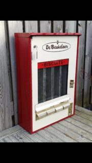 1960,s ,,De Beukelaer,, biscuits coin opperated vending machine
#warenautomat #oudemuurautomaat
#wallvendingmachine
#oudereclame
#distributeurautomatique