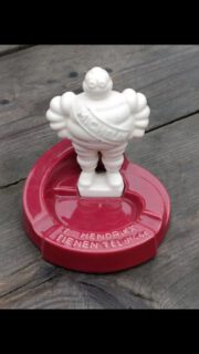1950,s ceramic Michelin ashtray, rare version, with standing up bibendum, in also rare red colour 
#michelinashtray #bibendum #michelinreclame #michelinman #bibendumashtray