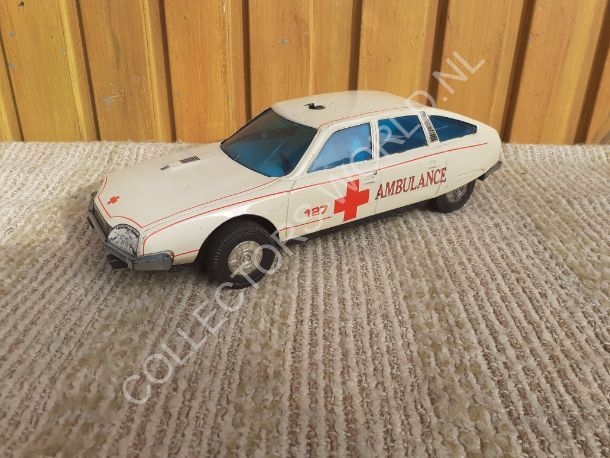 Vintage speelgoedauto “Citroën CX Ambulance”