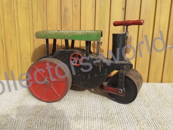 Tin steamroller toy